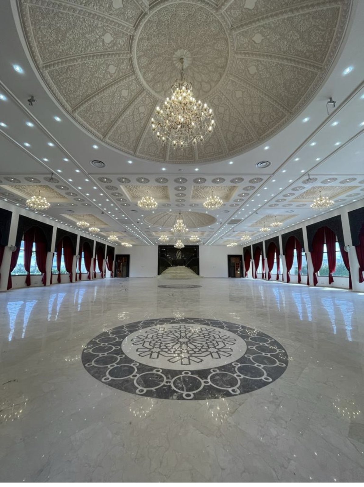 Salle des fêtes, Hôtel Z